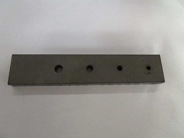 鉄板の板厚6ｔの小径穴加工の事例写真